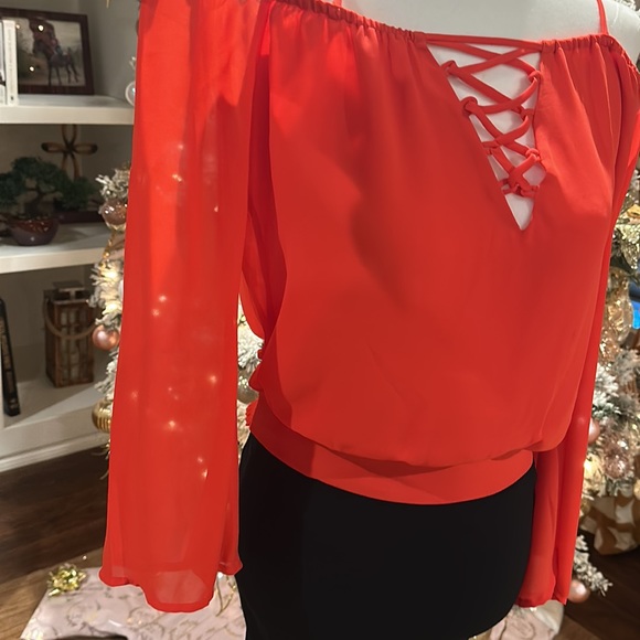 Bebe top. - Picture 3 of 7